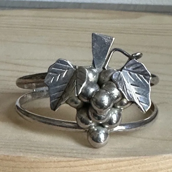 Vintage Taxco Open Cuff Bracelet Size 6.5 Grapes Leaf Mexico 925 Sterling 33.5g - Picture 5 of 8